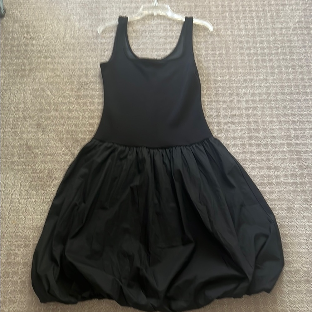 Black Sleeveless Balloon Dress